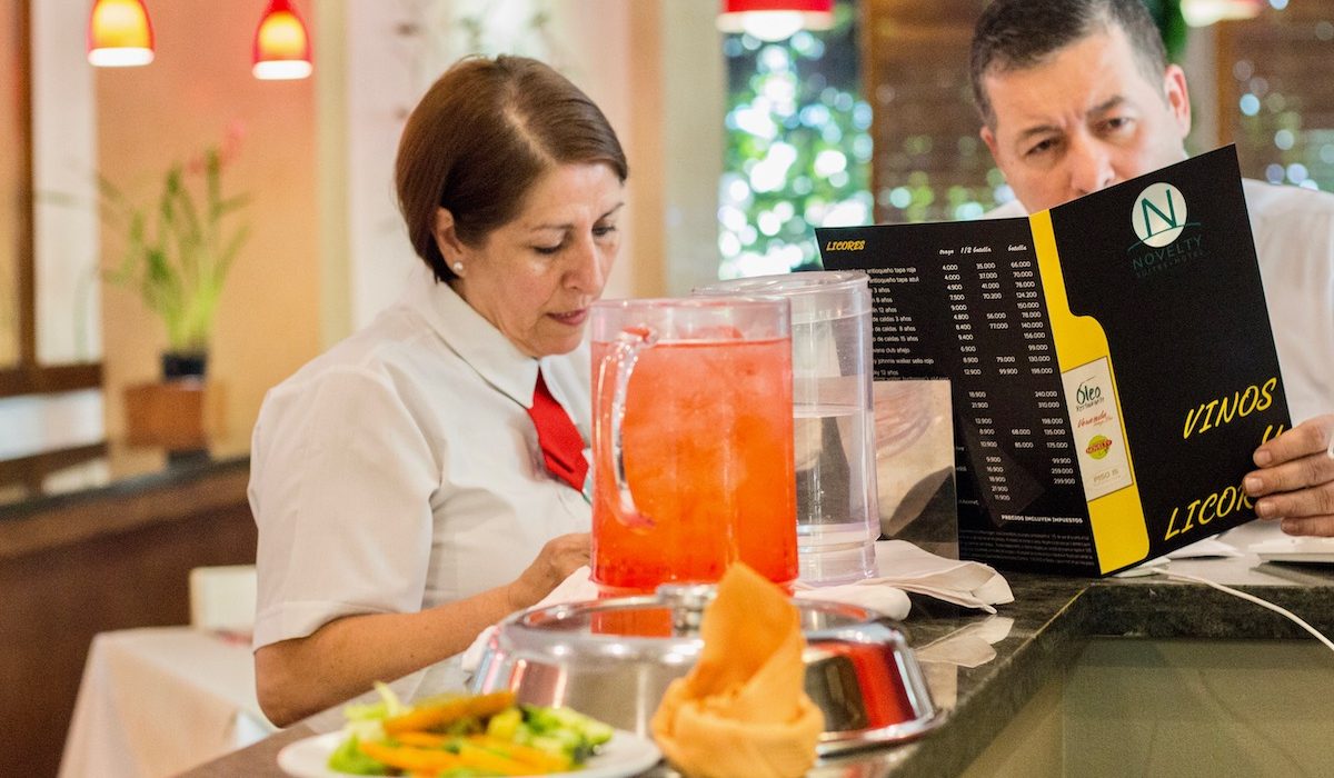 novelty oleo meseros